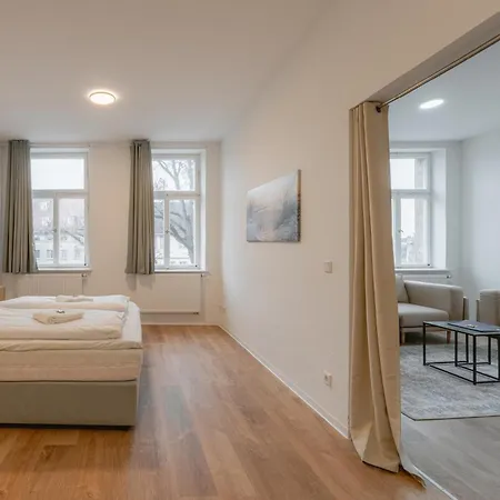 Zentral In Fussgaengerzone, 3 Schlafzimmer, 6 Personen アパート バイロイト